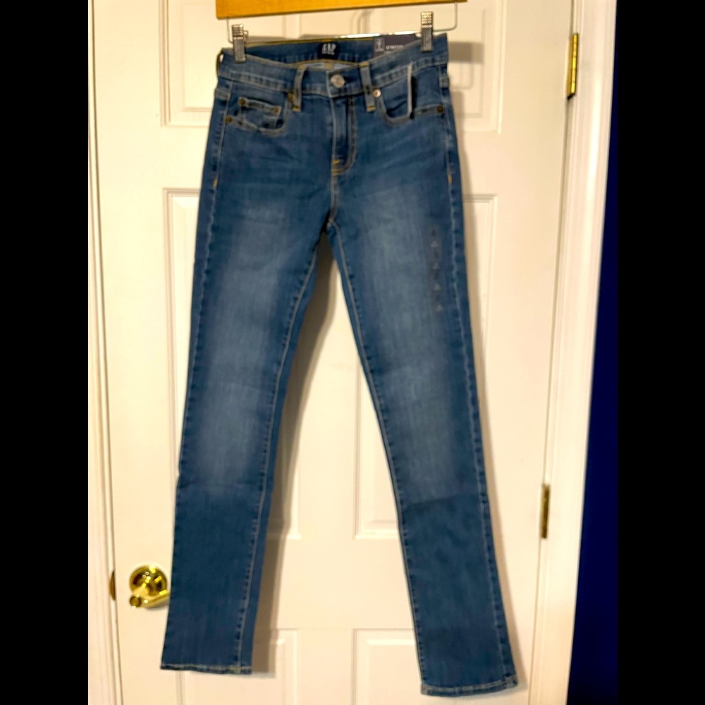 Gap women’s size 25 Regular Classic Straight fit jeans. New, with tags.